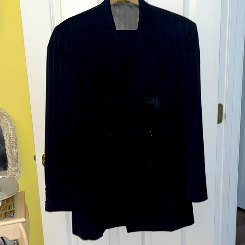 Vintage Men’s Double Breasted Navy w/ White pinstriped Sport Jacket. Size 42XL